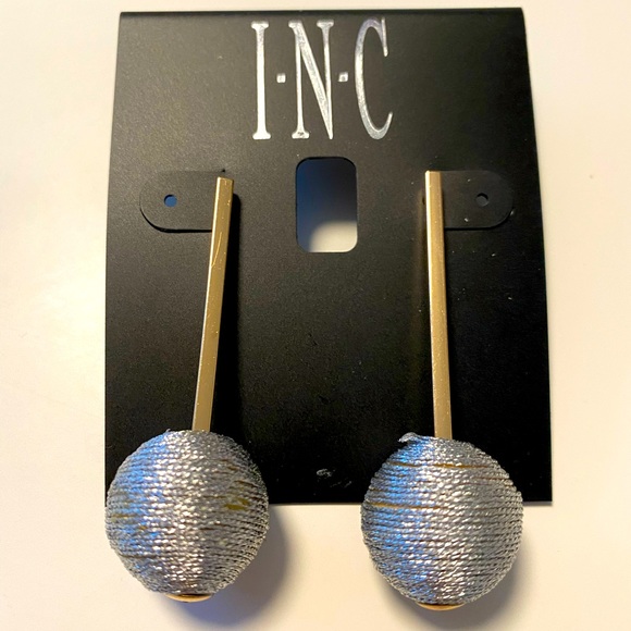 Gold and Silver Earings - Picture 1 of 3